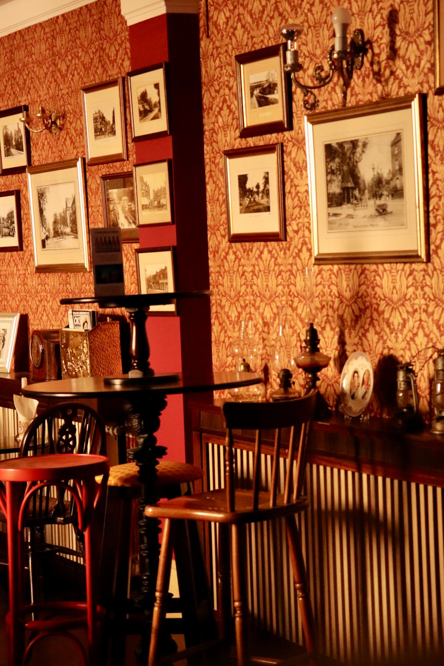 Wnętrze RoyalPub Poznań — 2